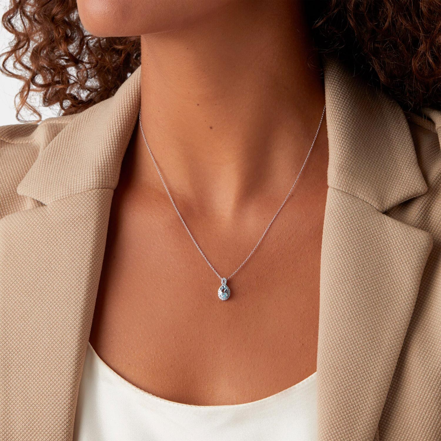 18ct White Gold 0.11cttw Diamond Twist & Aquamarine Pendant - imagine 2